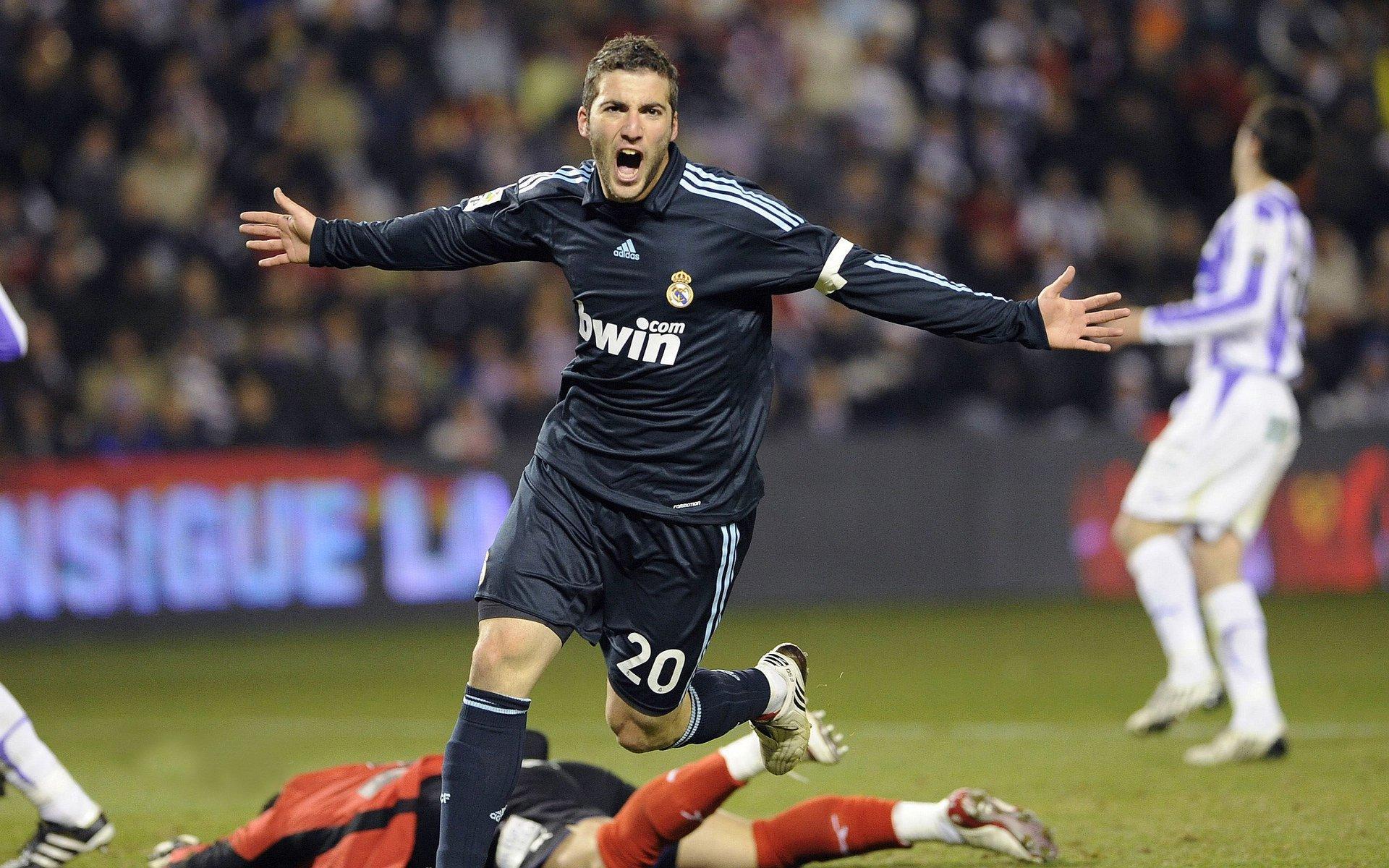 官方，皇马夏季第2签锁定楚阿梅尼 中场再迎新生代